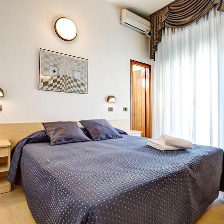Hotel Villa Dei Gerani Rimini Kültér fotó