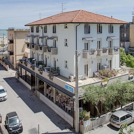 Hotel Villa Dei Gerani Rimini Kültér fotó
