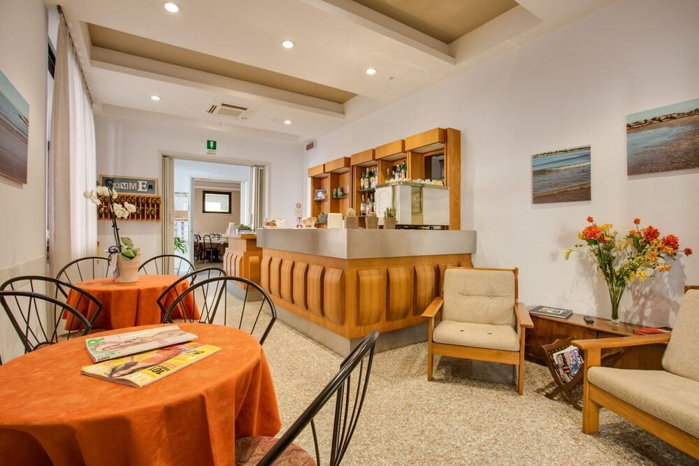 Hotel Villa Dei Gerani Rimini Kültér fotó
