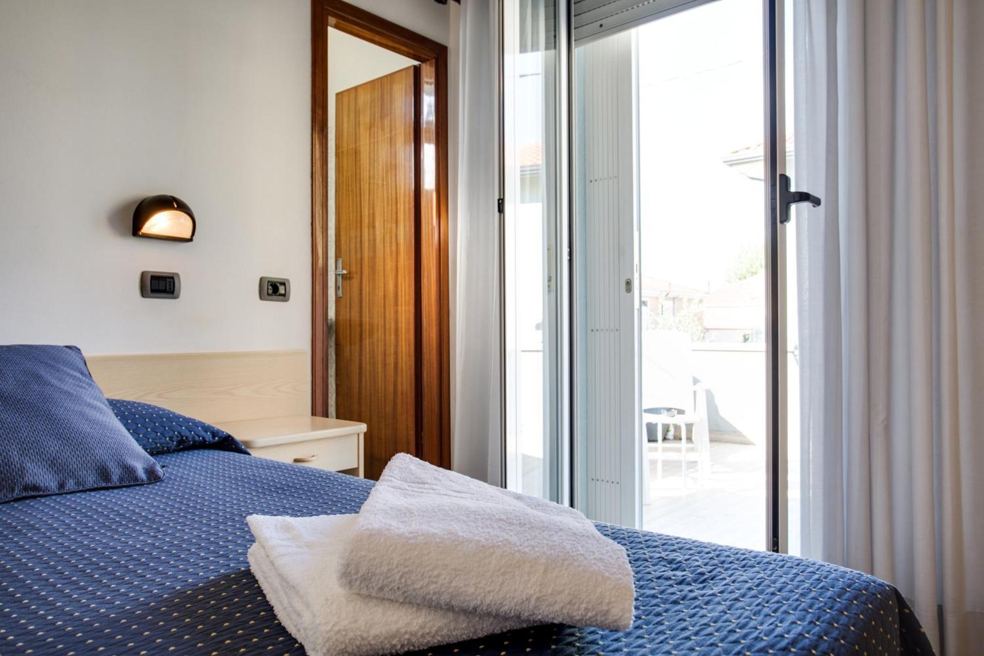 Hotel Villa Dei Gerani Rimini Kültér fotó