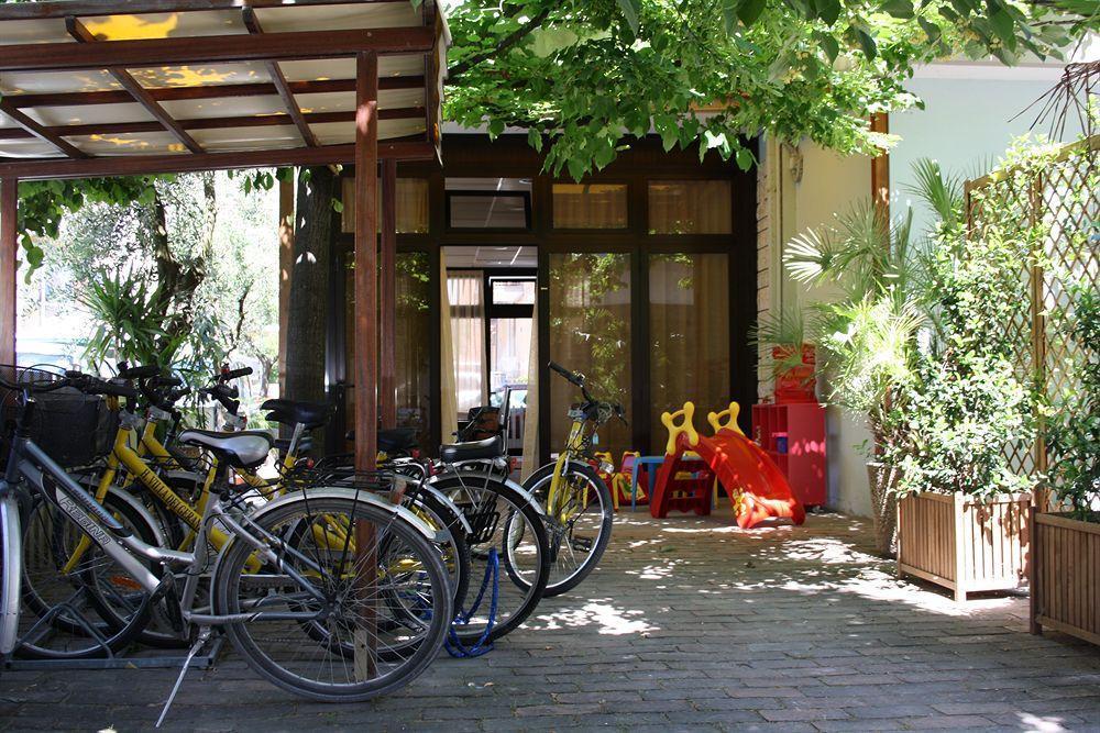 Hotel Villa Dei Gerani Rimini Kültér fotó