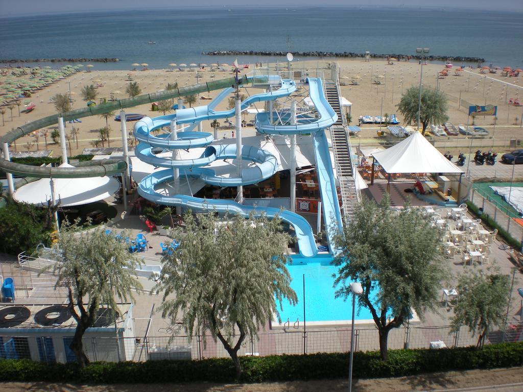 Hotel Villa Dei Gerani Rimini Kültér fotó