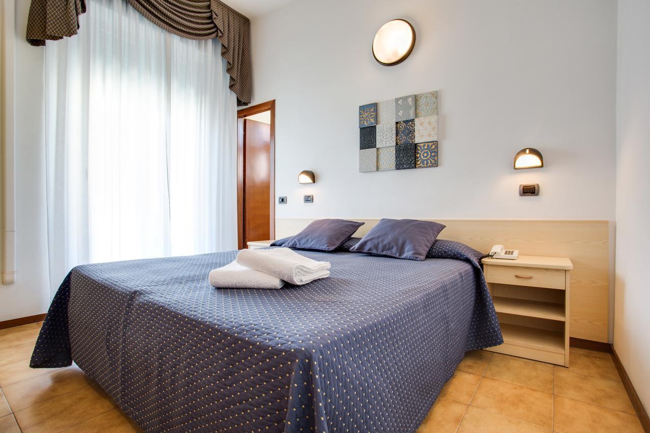 Hotel Villa Dei Gerani Rimini Kültér fotó