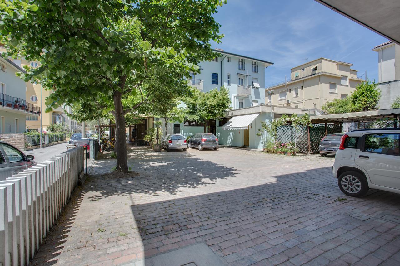 Hotel Villa Dei Gerani Rimini Kültér fotó