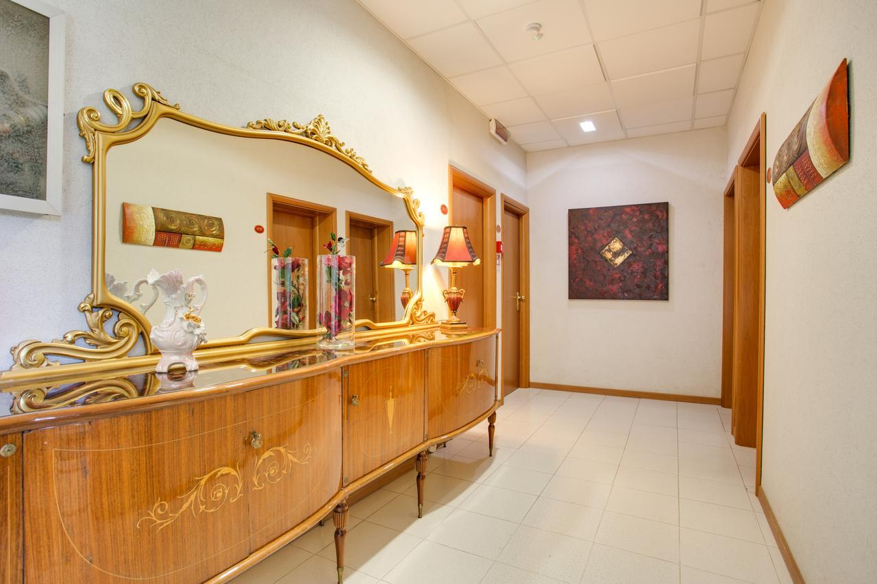 Hotel Villa Dei Gerani Rimini Kültér fotó
