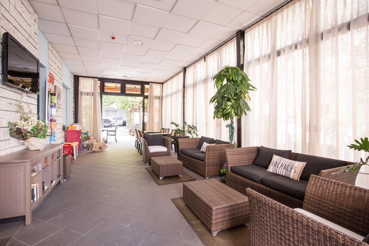 Hotel Villa Dei Gerani Rimini Kültér fotó