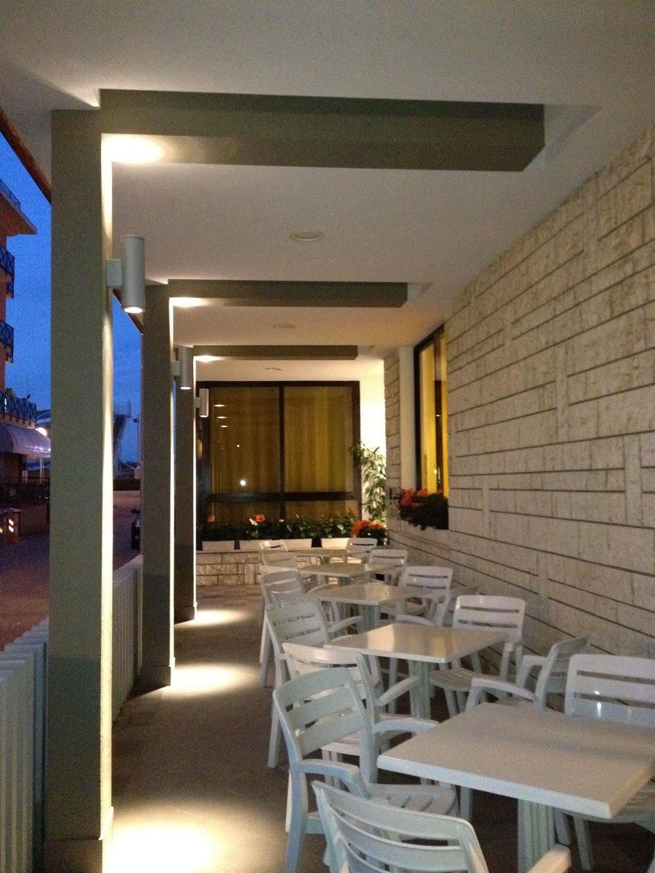 Hotel Villa Dei Gerani Rimini Kültér fotó