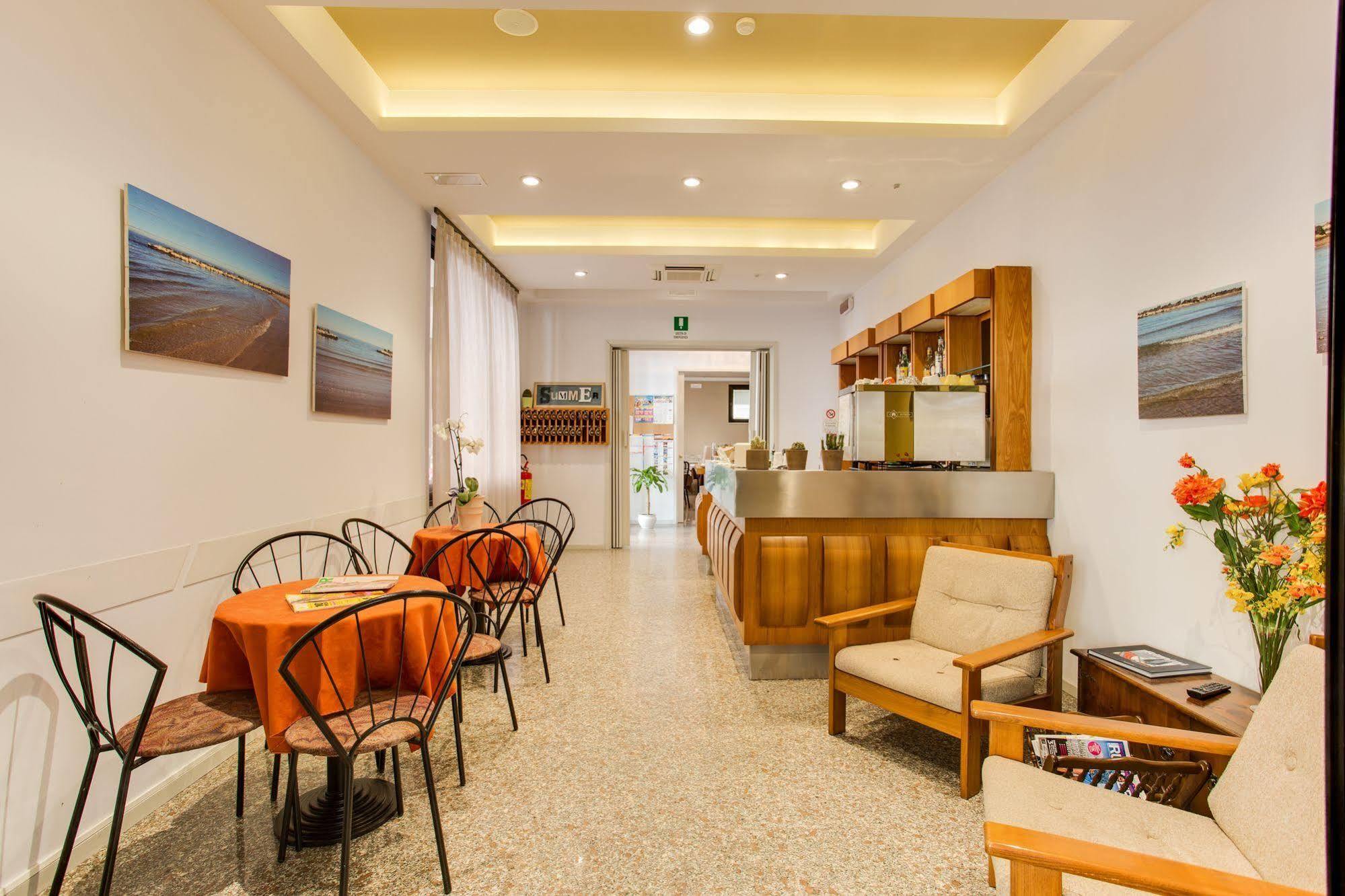 Hotel Villa Dei Gerani Rimini Kültér fotó