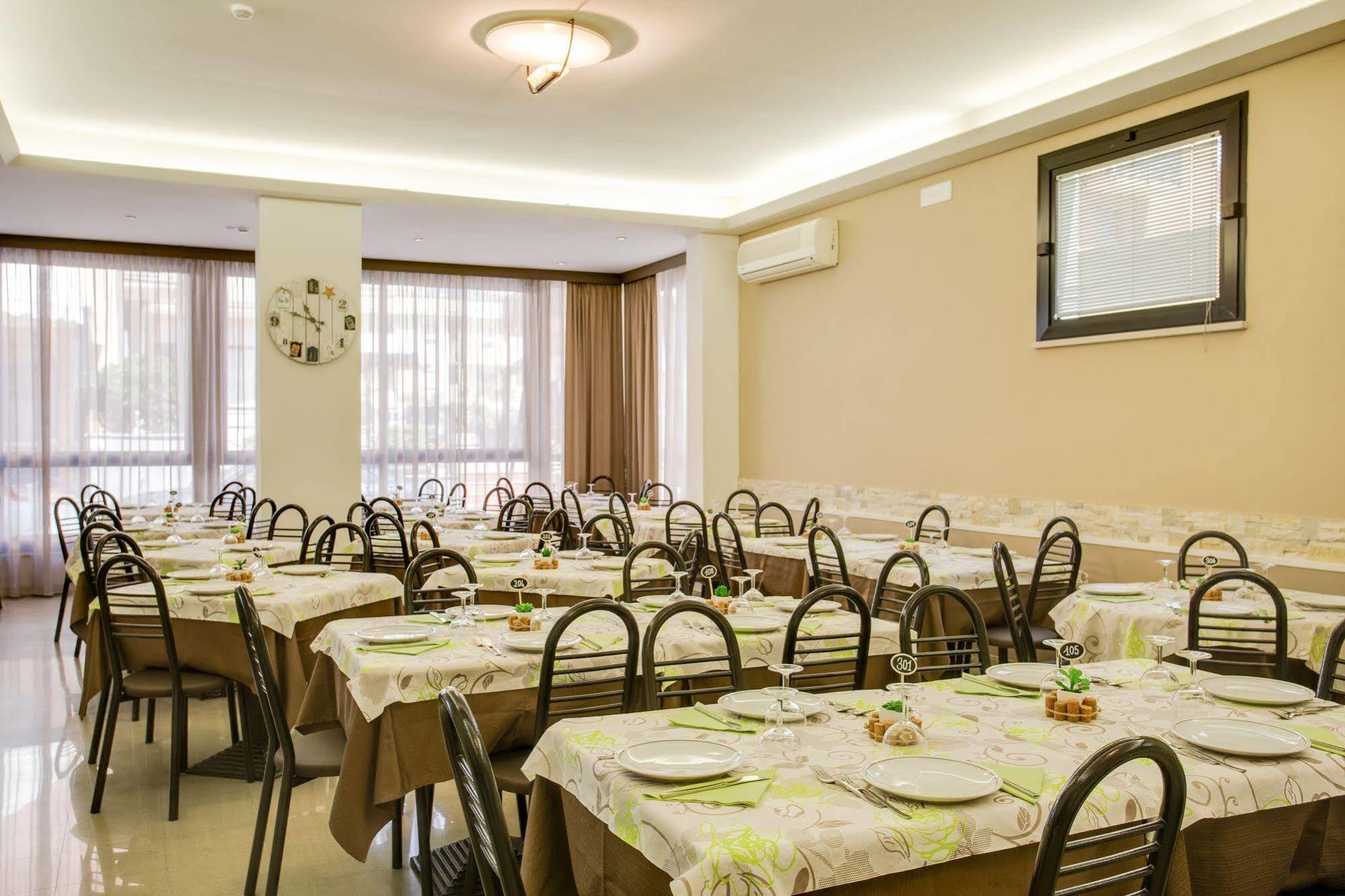 Hotel Villa Dei Gerani Rimini Kültér fotó