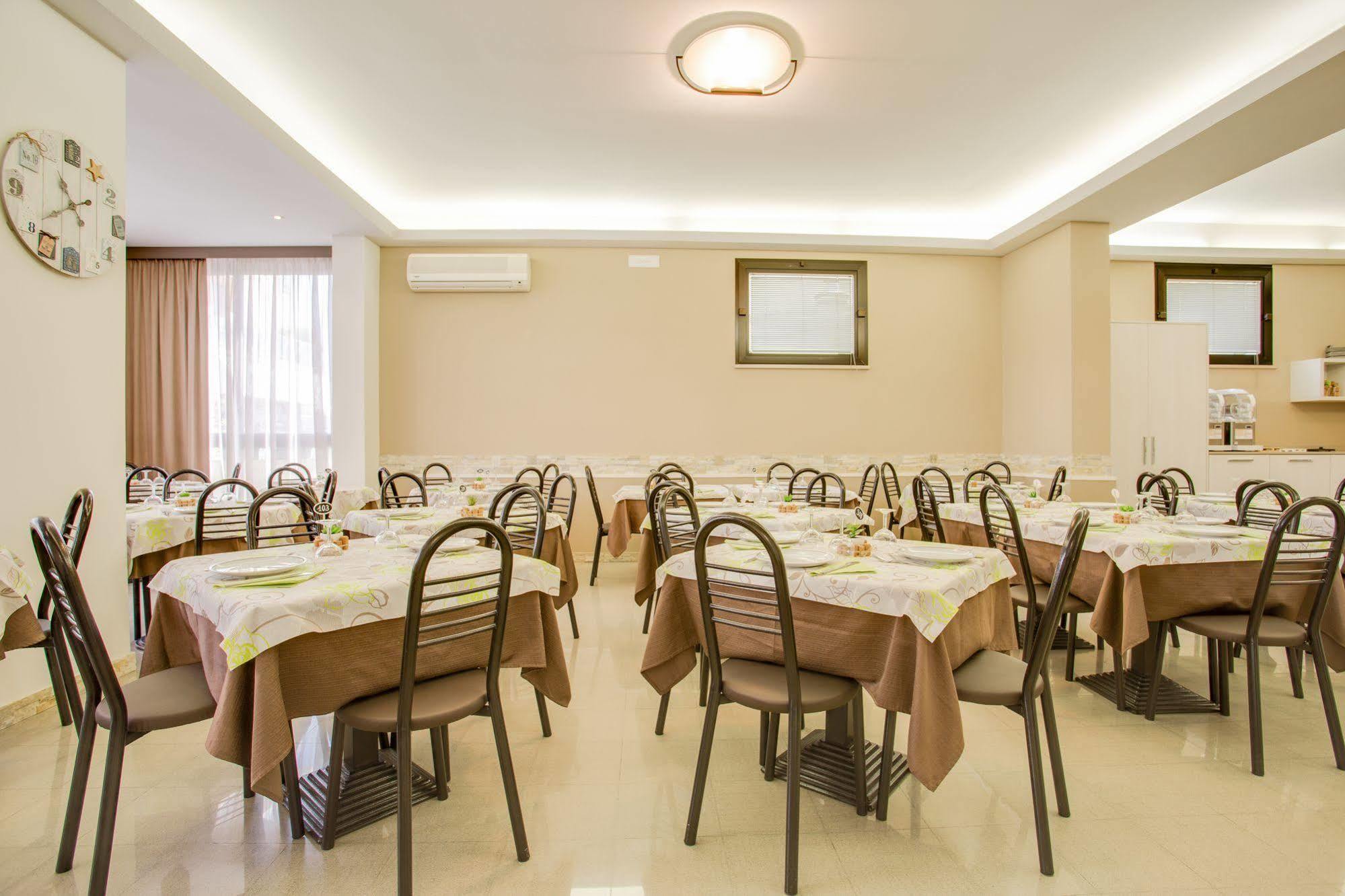 Hotel Villa Dei Gerani Rimini Kültér fotó