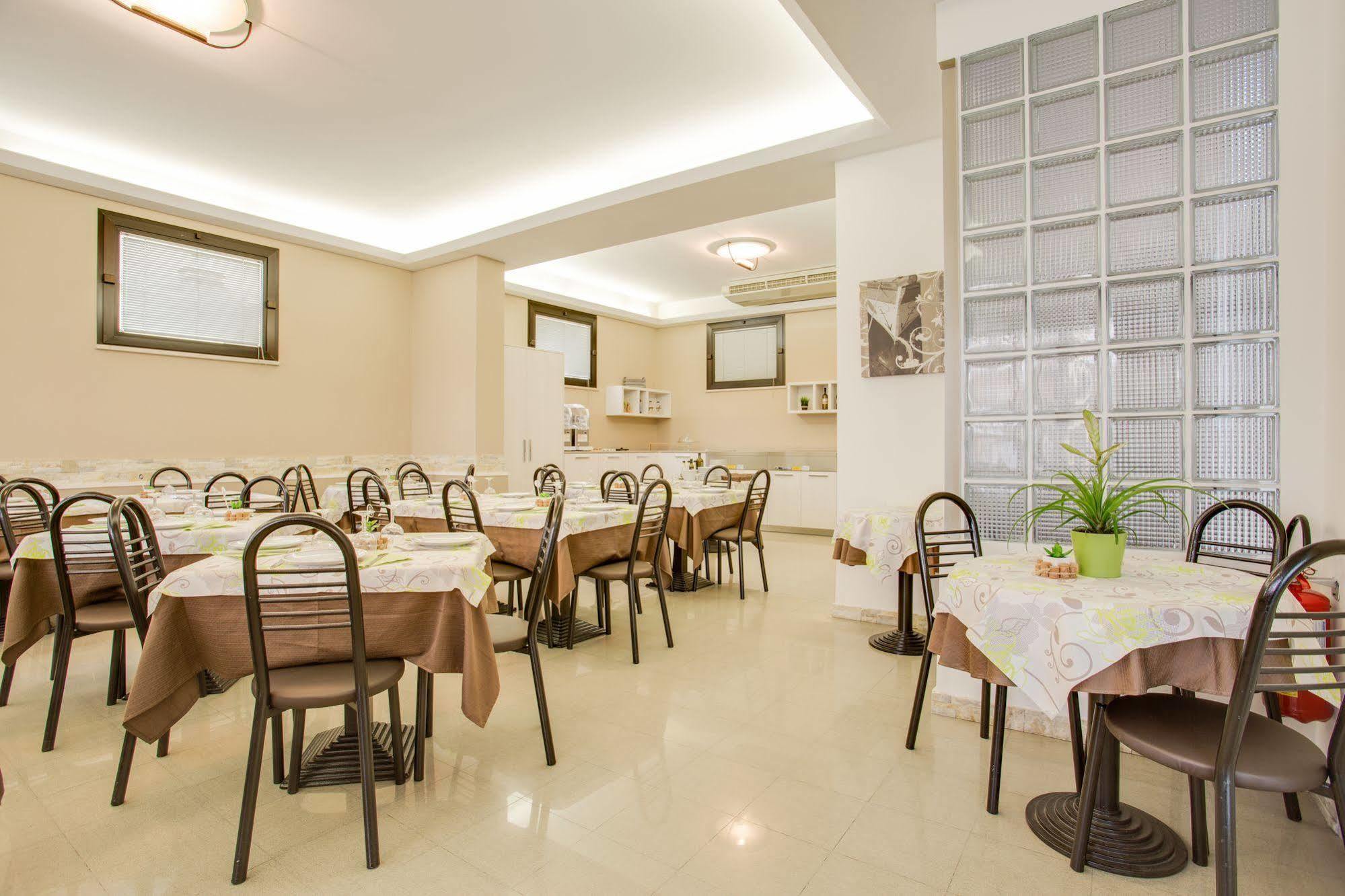 Hotel Villa Dei Gerani Rimini Kültér fotó