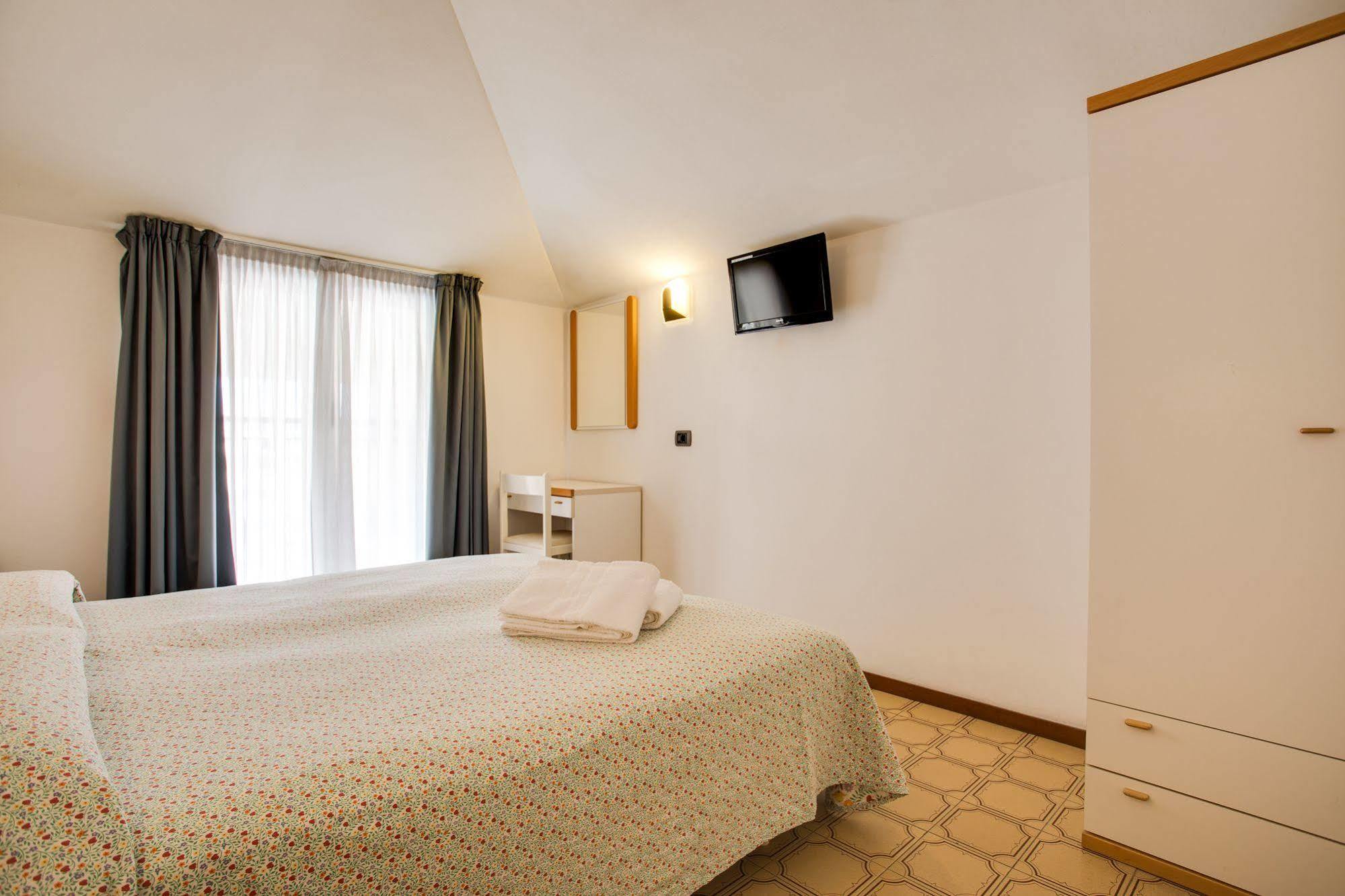 Hotel Villa Dei Gerani Rimini Kültér fotó