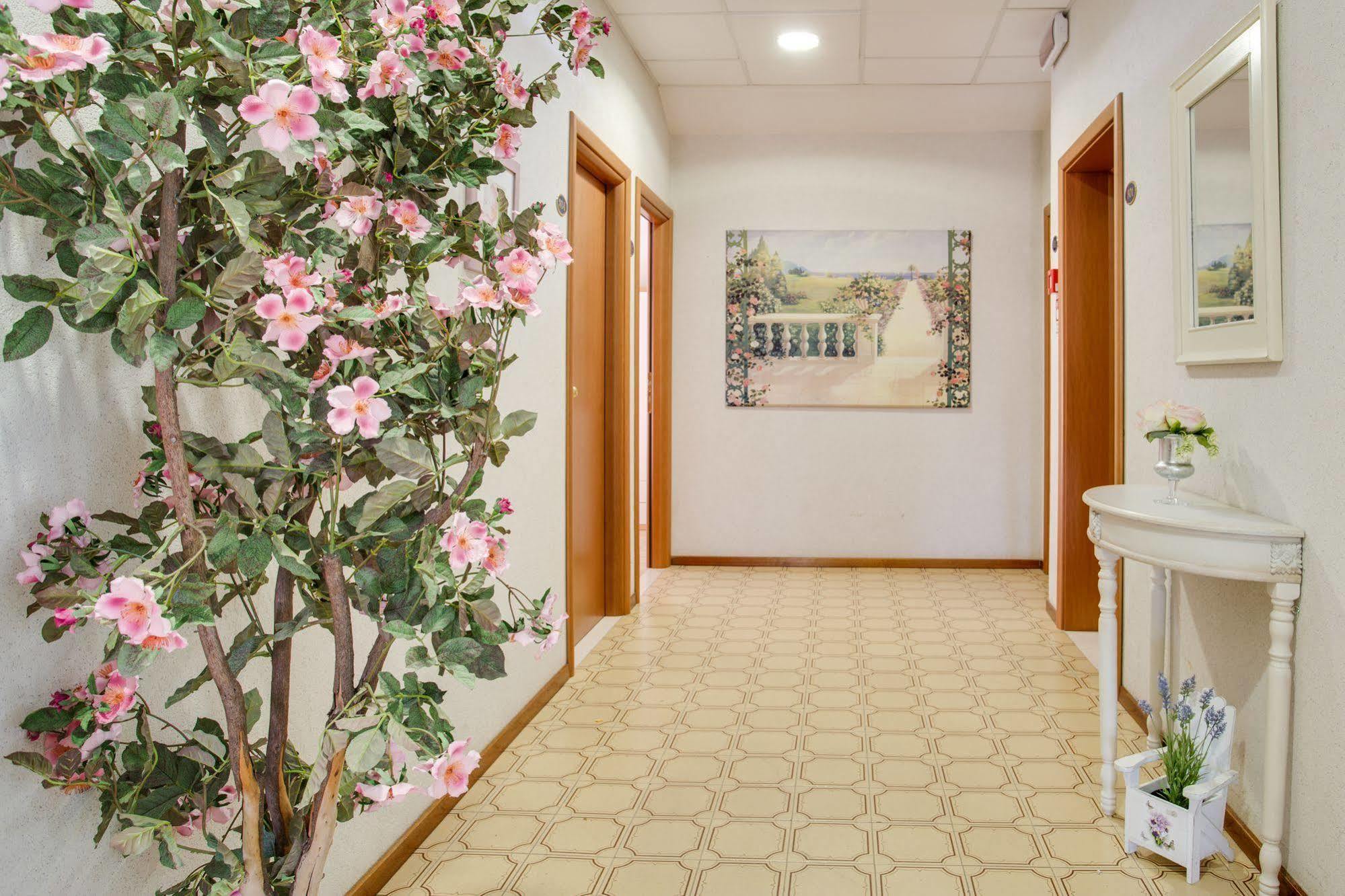 Hotel Villa Dei Gerani Rimini Kültér fotó