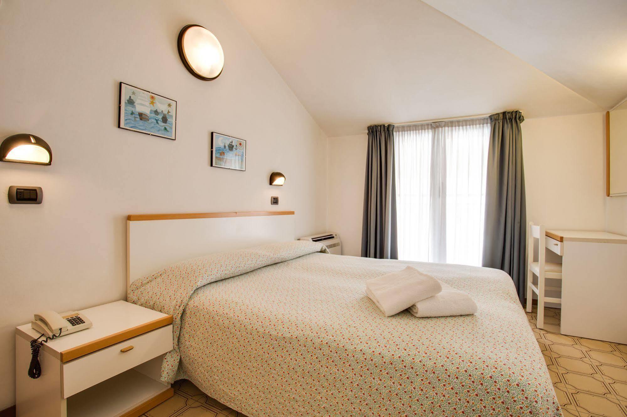 Hotel Villa Dei Gerani Rimini Kültér fotó